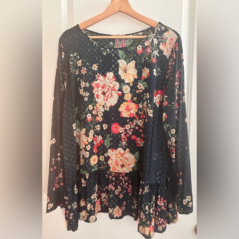 Johnny Was Dark Blue Floral Blouse with Ruffle Hem L